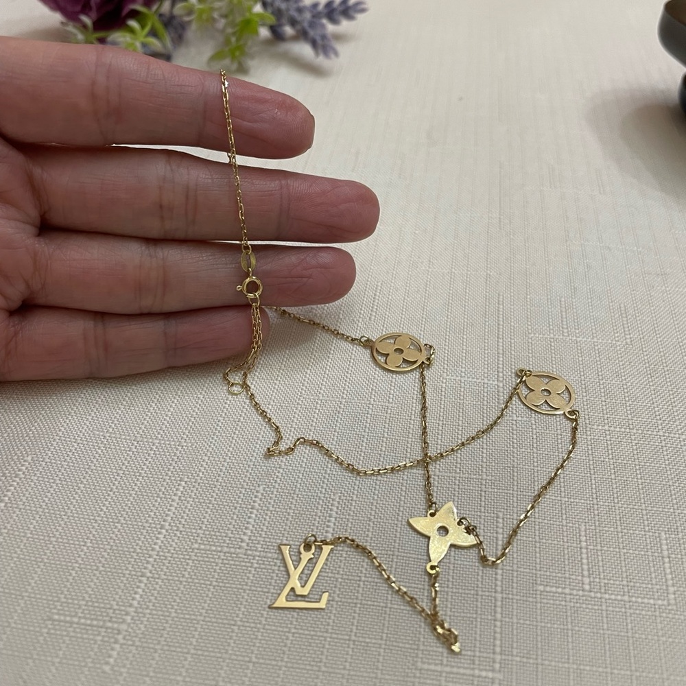 Pure 18K Inspired LV Necklace ⛓⭐️💛♥️ - Picture 3 of 11